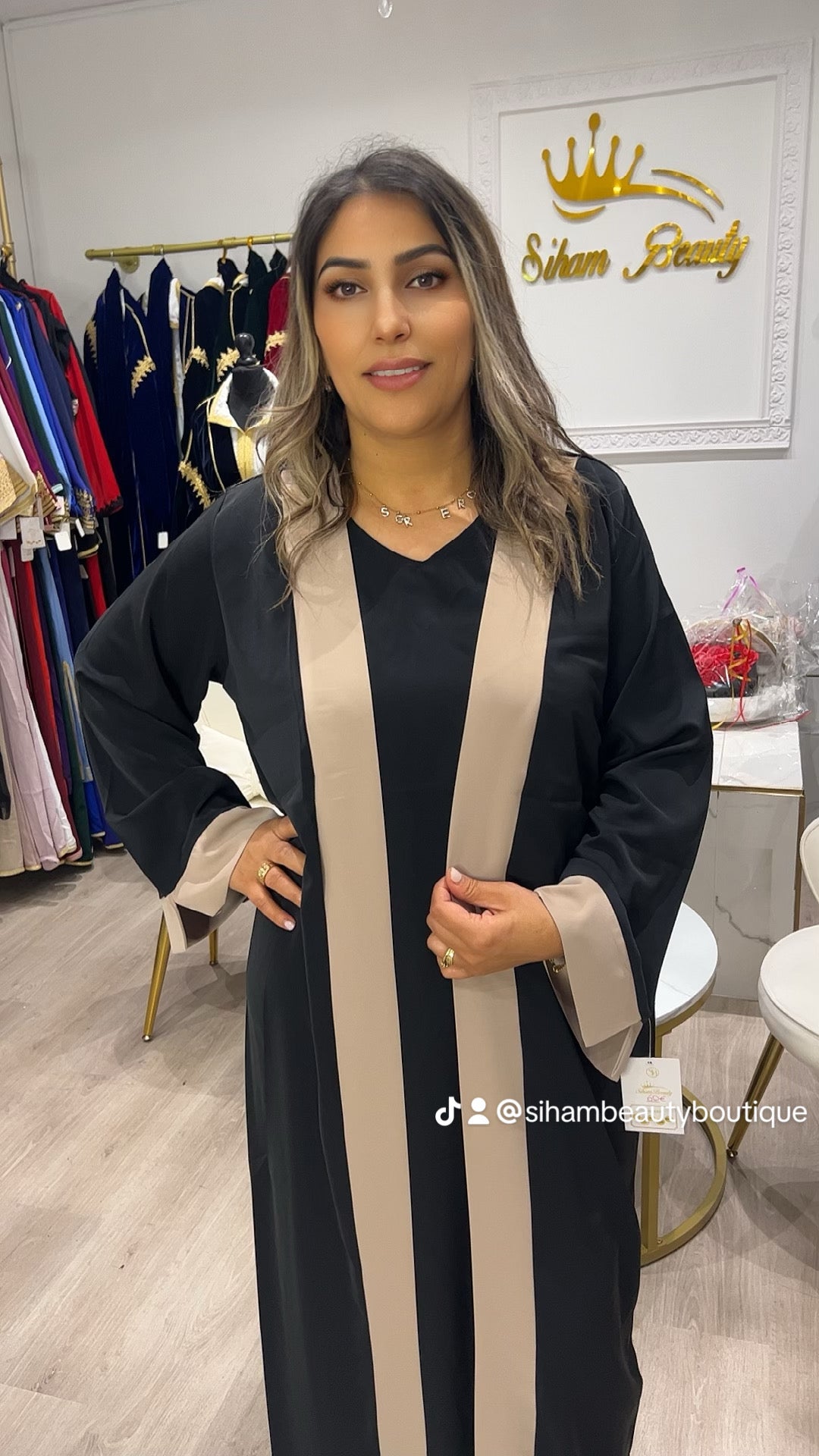 A ABAYA LA CLASSE